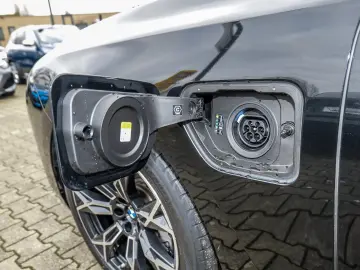 BMW 750e xDrive Pano DAP PAP Massage Iconic Glow Exe