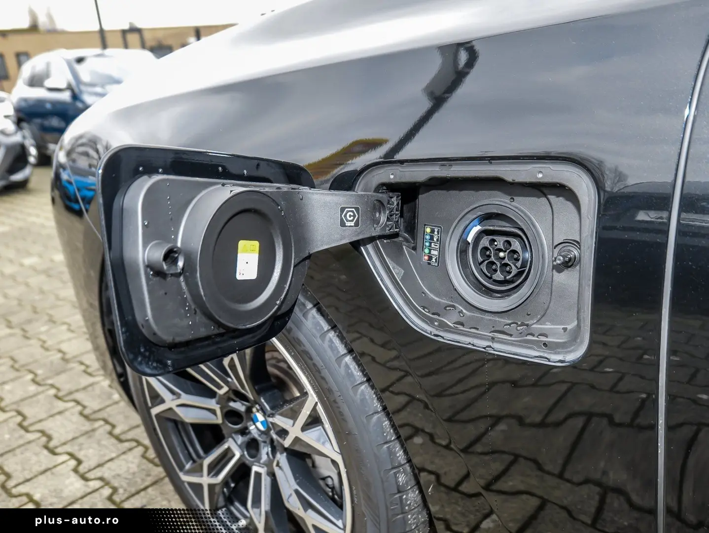 BMW 750e xDrive Pano DAP PAP Massage Iconic Glow Exe