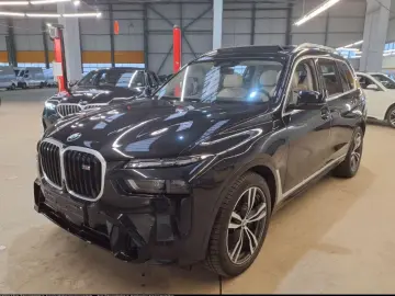BMW X7 M60i xDr ExeDrivePro SoftCl SkyL B&W Massage