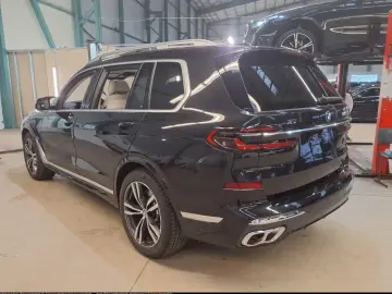 BMW X7 M60i xDr ExeDrivePro SoftCl SkyL B&W Massage
