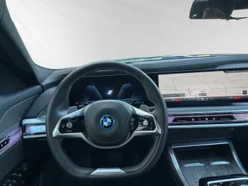 BMW 750e xDrive TV-Fond-Entertainment SkyLounge Auto
