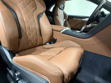 BMW M8 Competition Cabrio xDrive M Driver B&W ACC