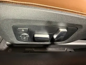 BMW M8 Competition Cabrio xDrive M Driver B&W ACC