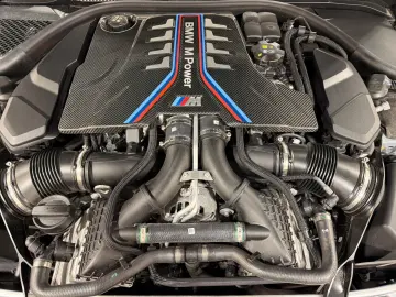 BMW M8 Competition Cabrio xDrive M Driver B&W ACC