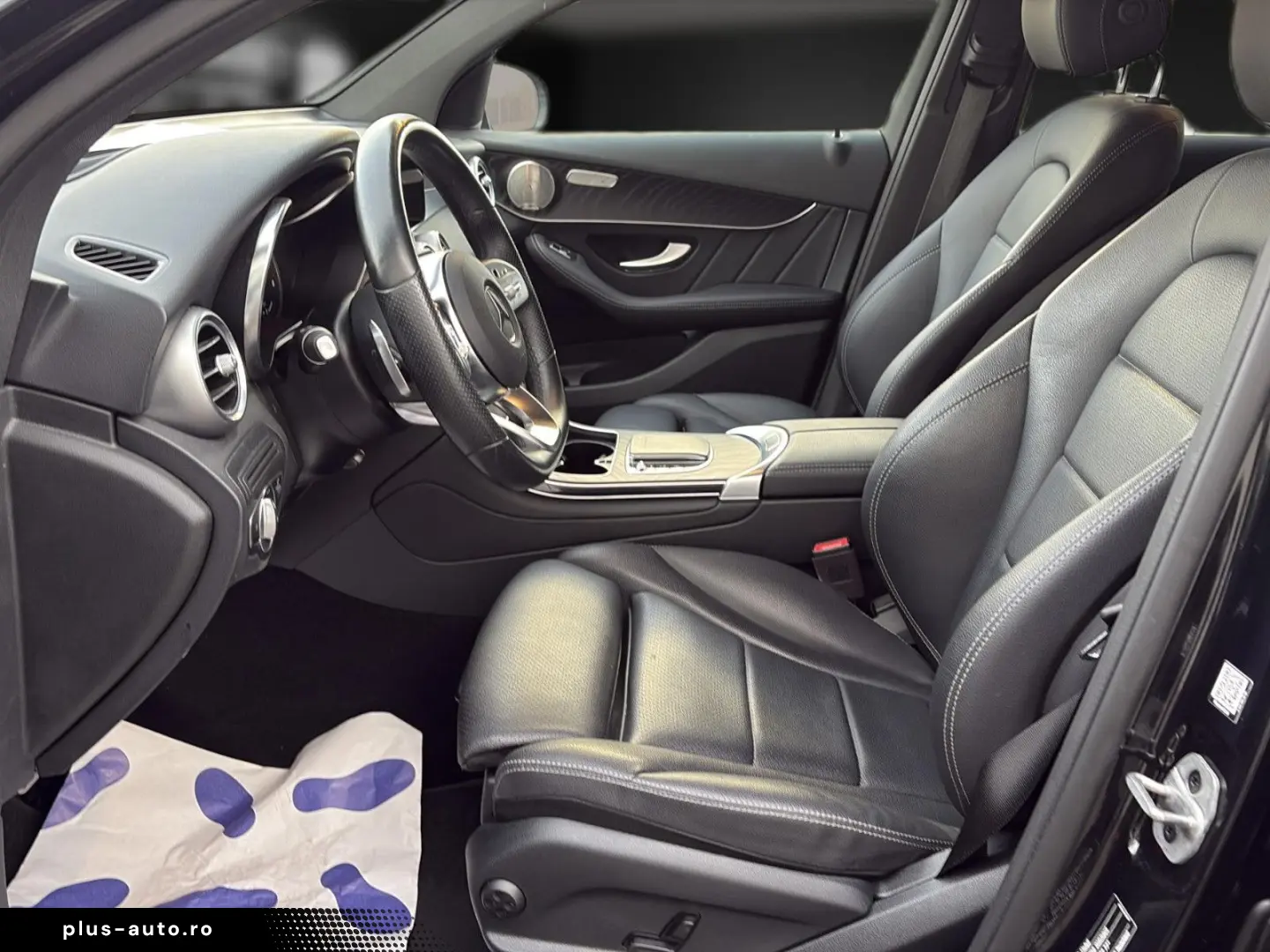 MERCEDES-BENZ GLC 300 e AMG Coupe 19 HUD Night LED VollLeder