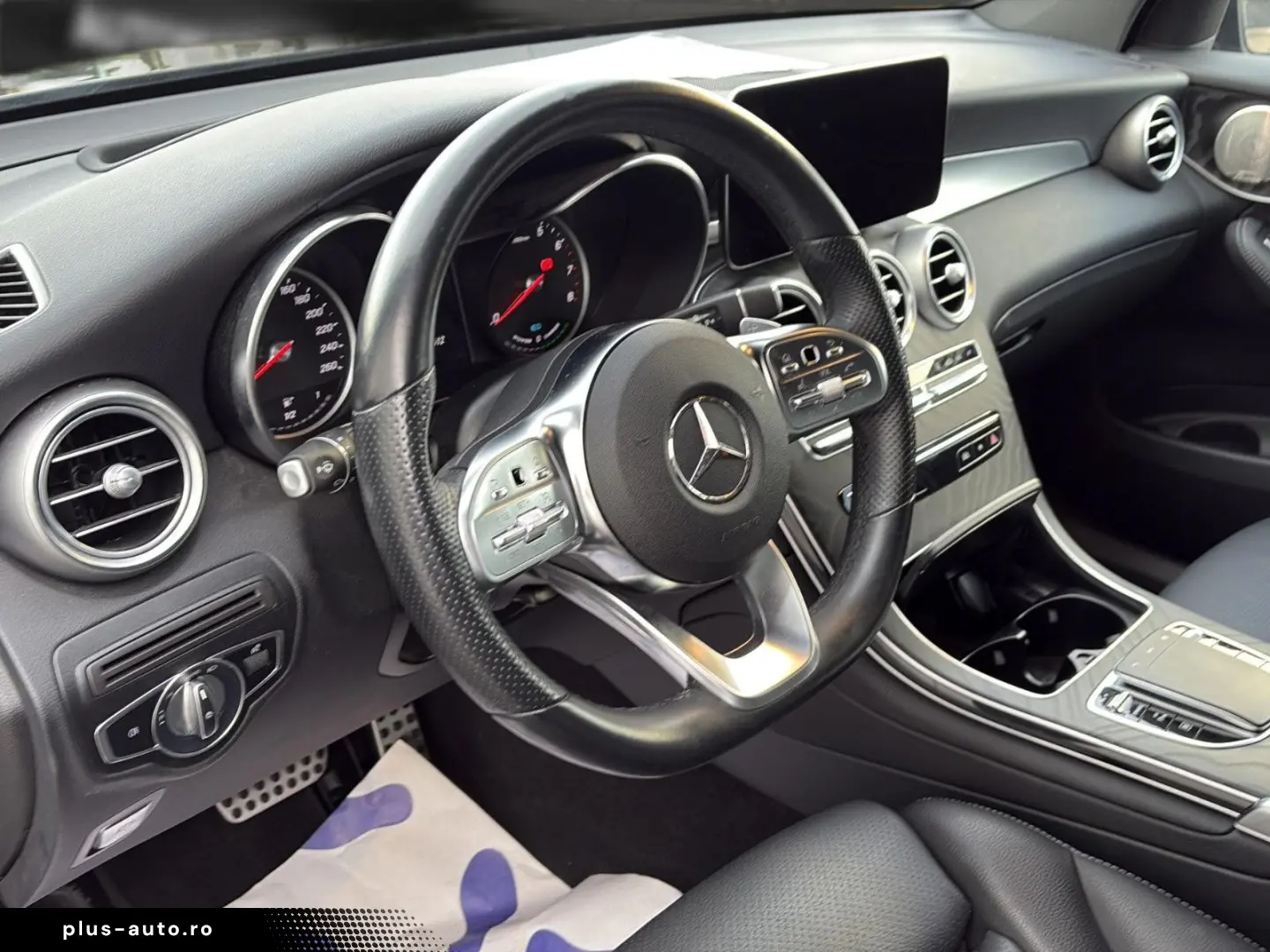 MERCEDES-BENZ GLC 300 e AMG Coupe 19 HUD Night LED VollLeder