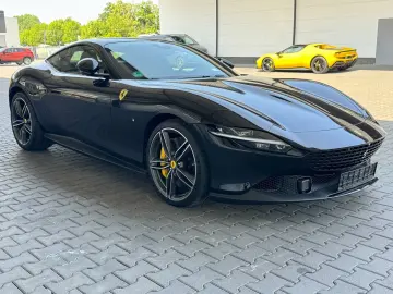 FERRARI Roma Coupe Schwarz