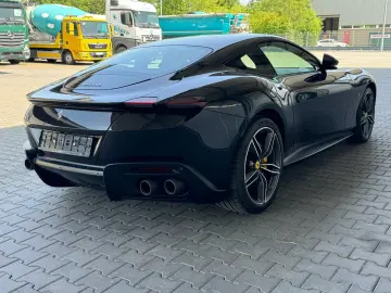 FERRARI Roma Coupe Schwarz