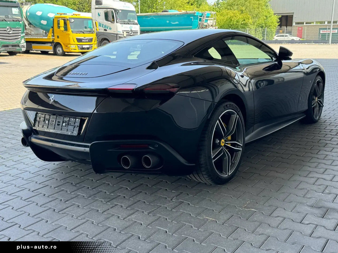 FERRARI Roma Coupe Schwarz