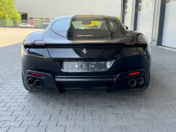 FERRARI Roma Coupe Schwarz