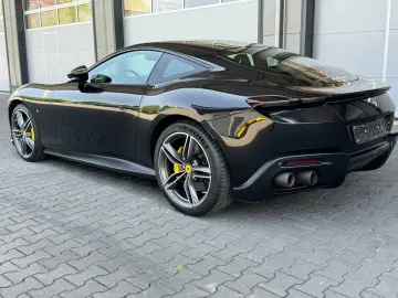 FERRARI Roma Coupe Schwarz