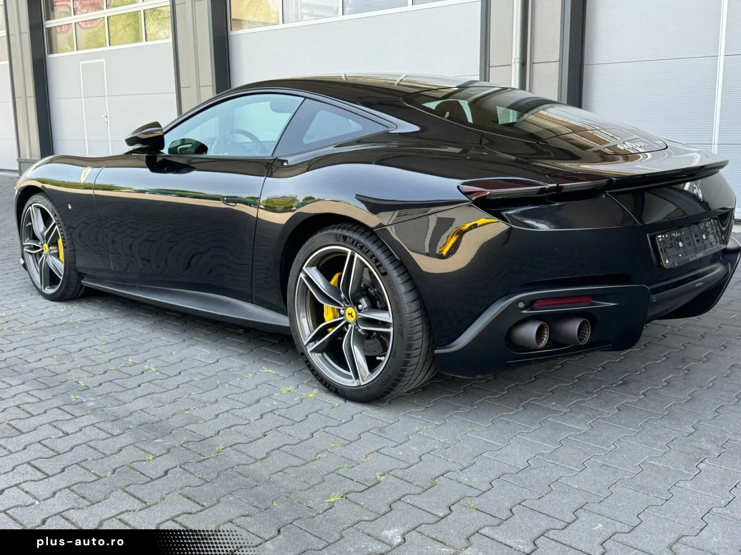 FERRARI Roma Coupe Schwarz