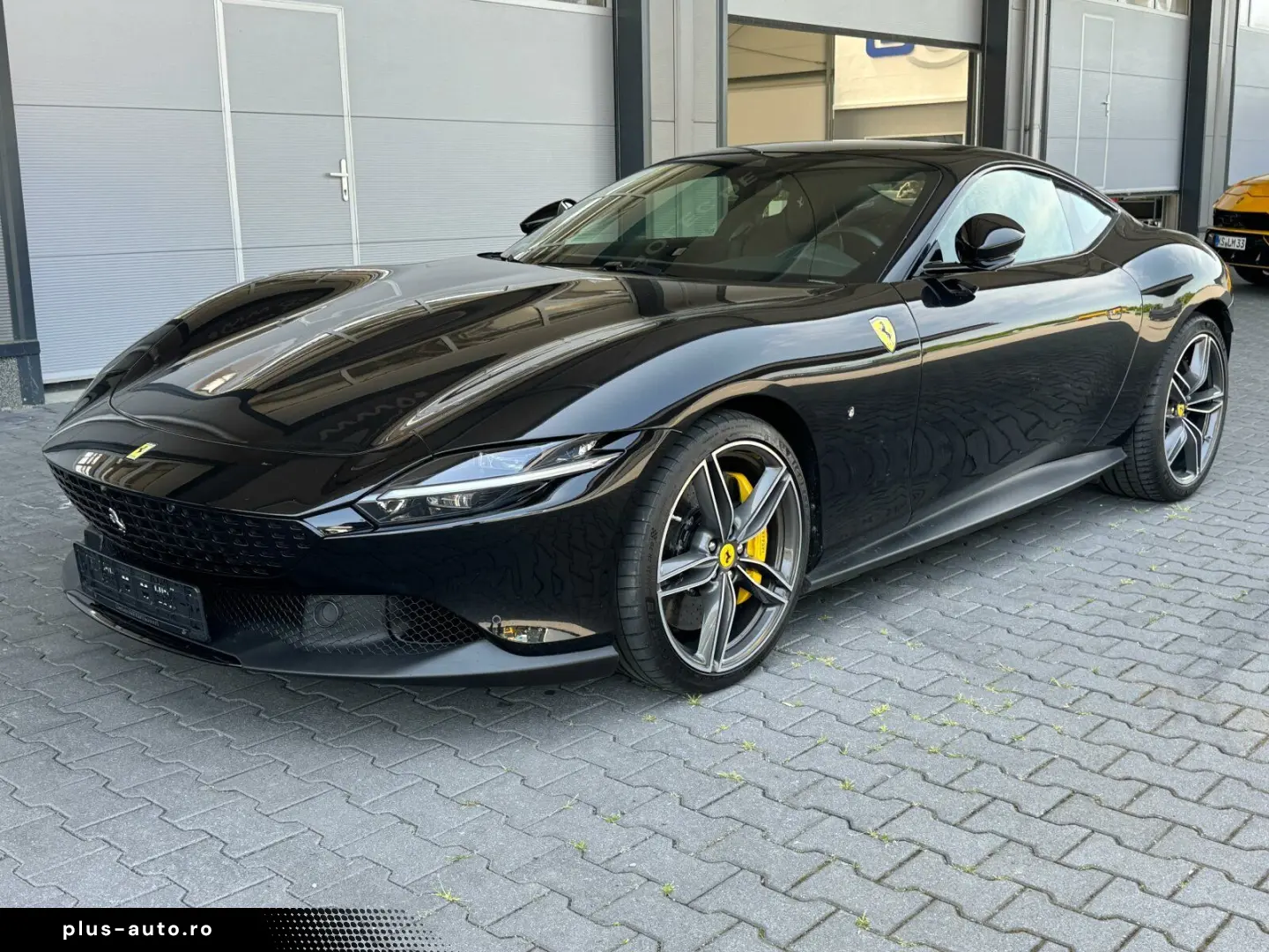 FERRARI Roma Coupe Schwarz