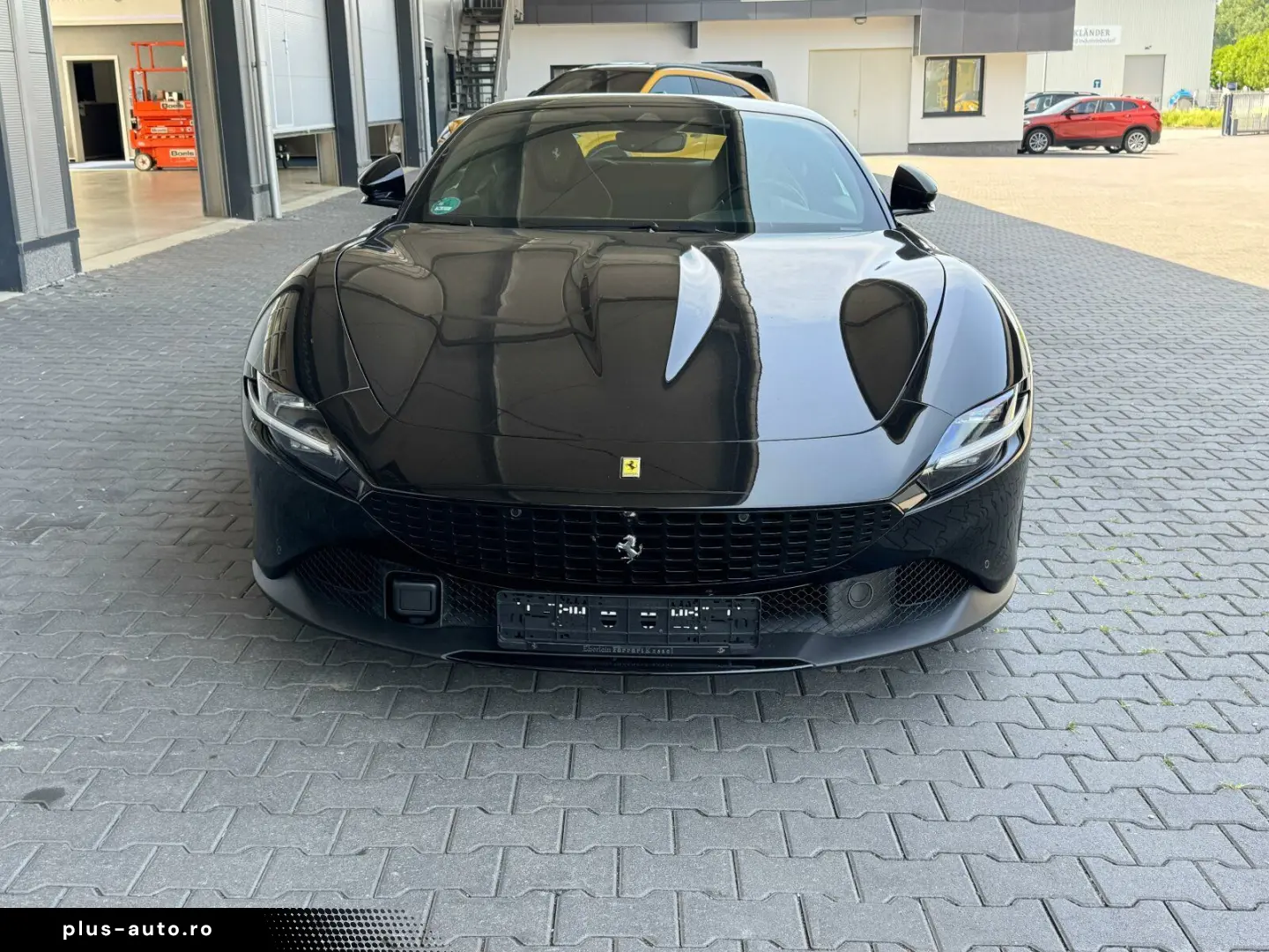 FERRARI Roma Coupe Schwarz