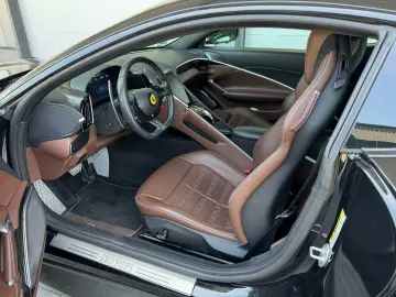 FERRARI Roma Coupe Schwarz