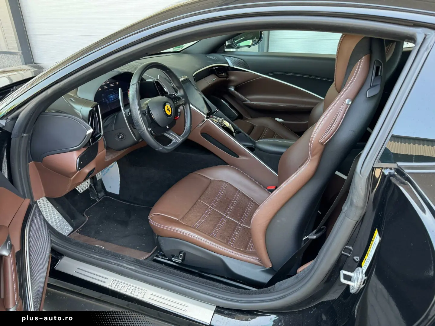 FERRARI Roma Coupe Schwarz