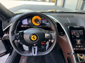 FERRARI Roma Coupe Schwarz