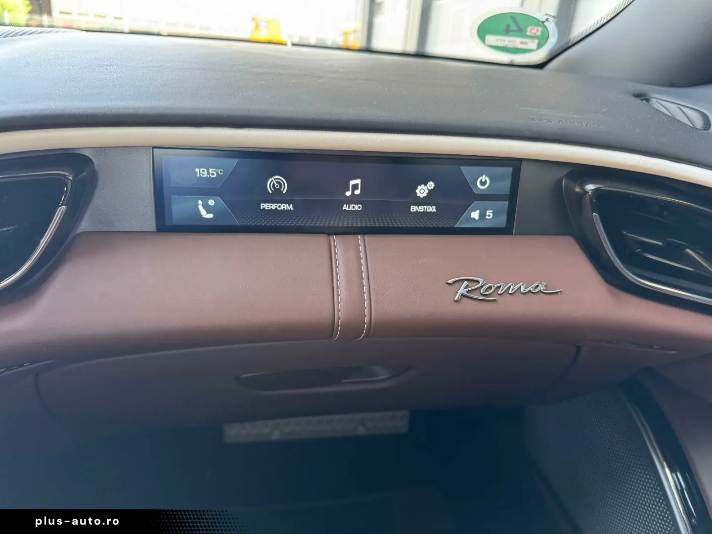 FERRARI Roma Coupe Schwarz