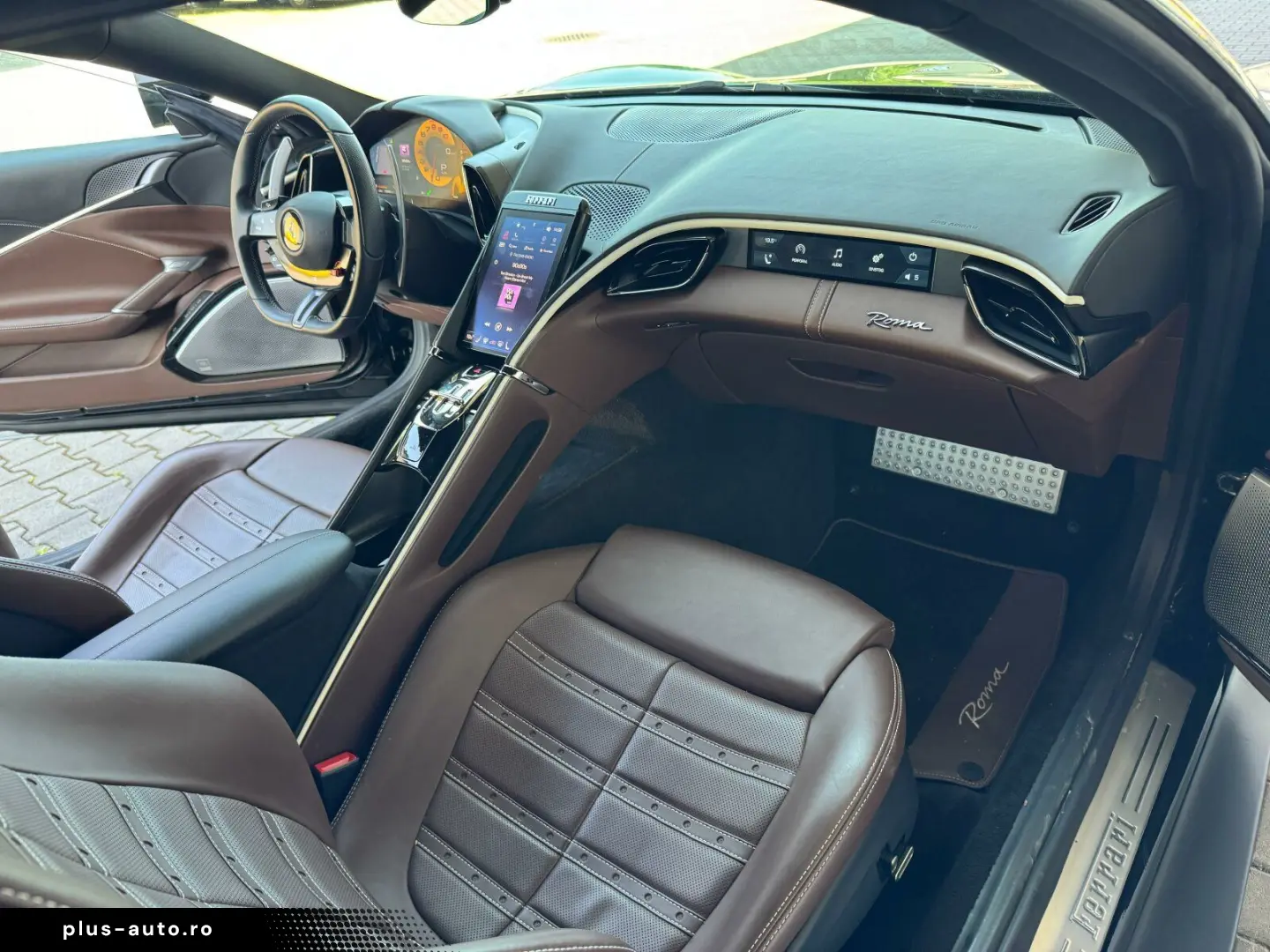 FERRARI Roma Coupe Schwarz