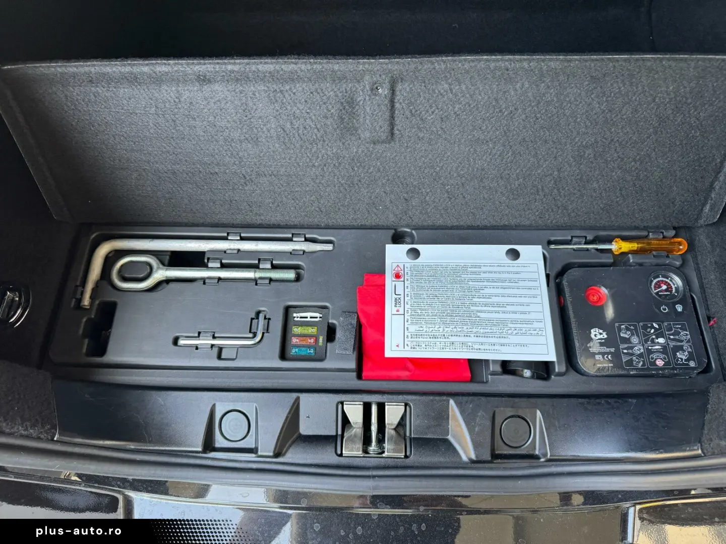 FERRARI Roma Coupe Schwarz