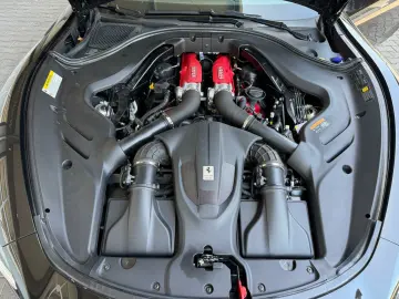 FERRARI Roma Coupe Schwarz