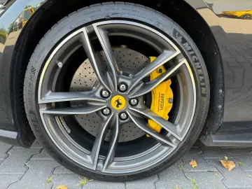 FERRARI Roma Coupe Schwarz