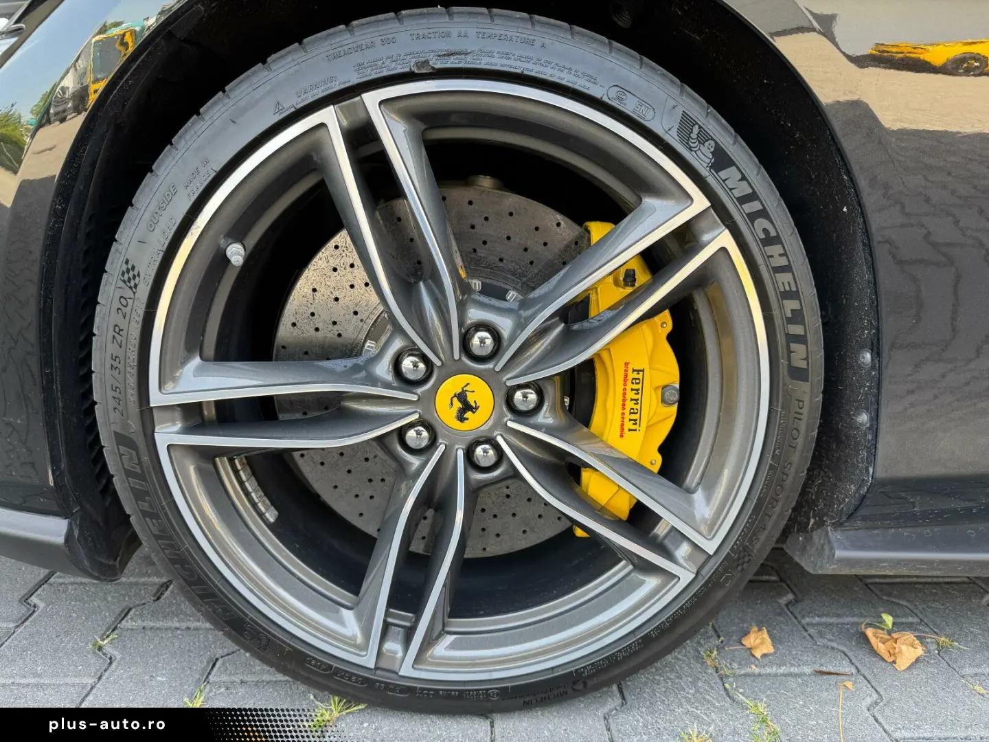 FERRARI Roma Coupe Schwarz