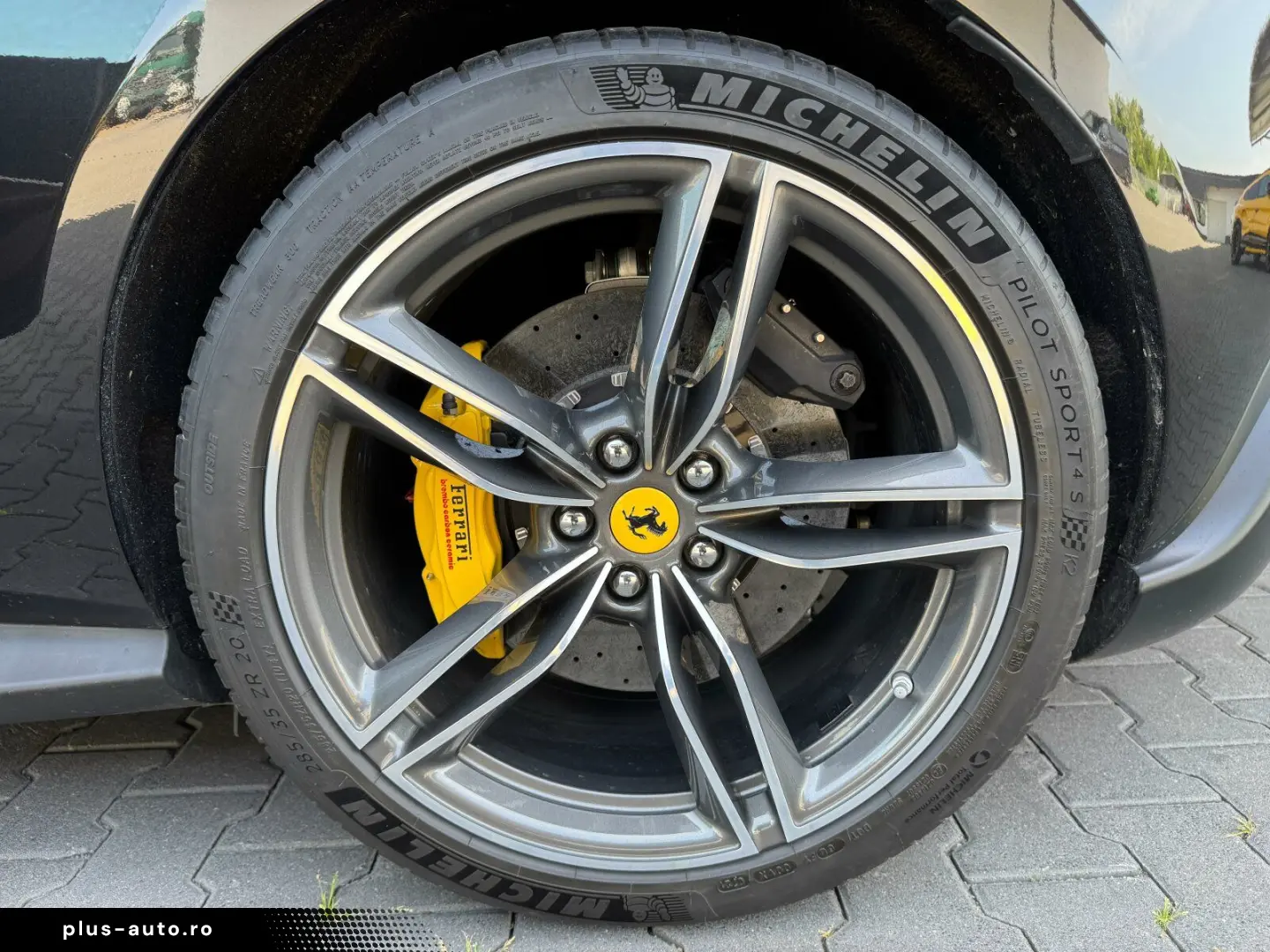 FERRARI Roma Coupe Schwarz