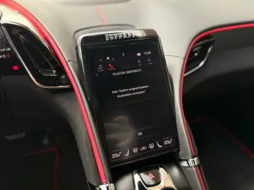 FERRARI Roma Acc Magnetic-Ride 360  Vollfolierung mit XP