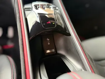 FERRARI Roma Acc Magnetic-Ride 360  Vollfolierung mit XP