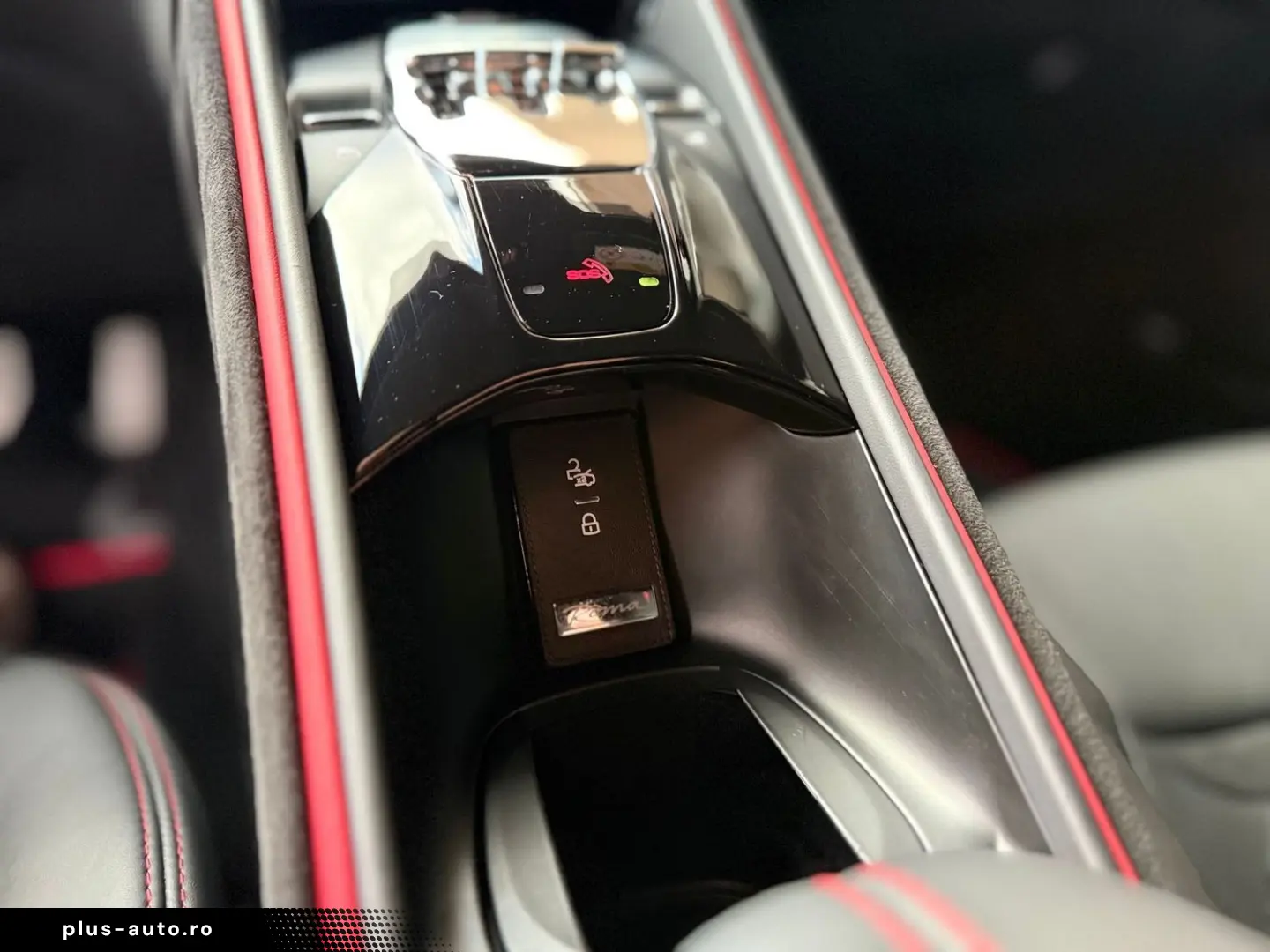 FERRARI Roma Acc Magnetic-Ride 360  Vollfolierung mit XP