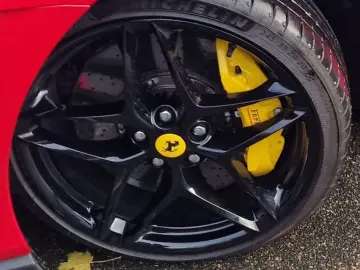 FERRARI Roma Acc Magnetic-Ride 360  Vollfolierung mit XP