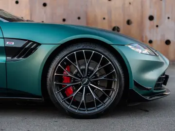 ASTON MARTIN Vantage F1  CARBON AERO INKL.ORIG.WINTERRADSATZ