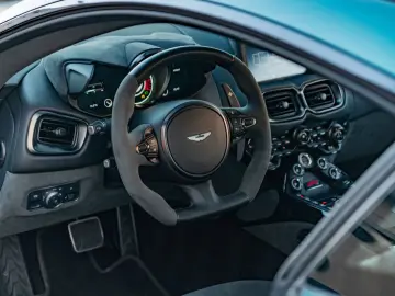 ASTON MARTIN Vantage F1  CARBON AERO INKL.ORIG.WINTERRADSATZ