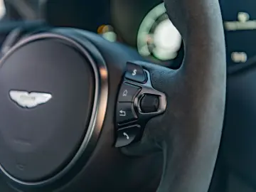 ASTON MARTIN Vantage F1  CARBON AERO INKL.ORIG.WINTERRADSATZ