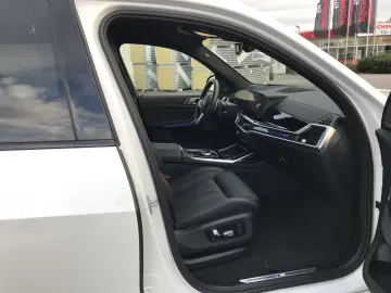 BMW X7 xDrive40d M Sport package Gesture control DAB