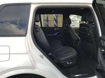 BMW X7 xDrive40d M Sport package Gesture control DAB