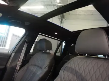 BMW X7 M60 i PANO HUD 360 KAMERA LED B&W CARBON