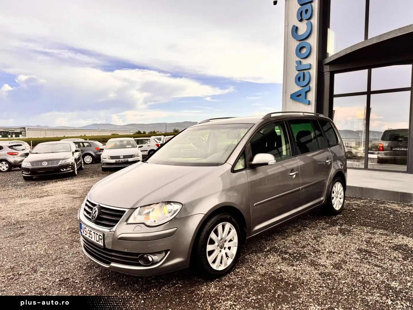 VOLKSWAGEN TOURAN