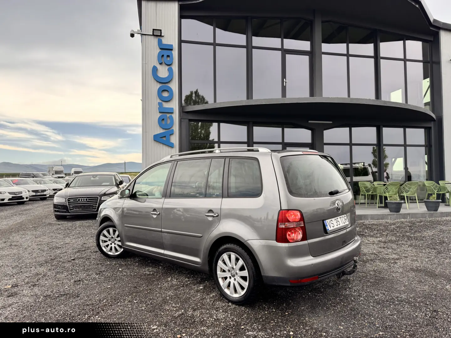VOLKSWAGEN TOURAN