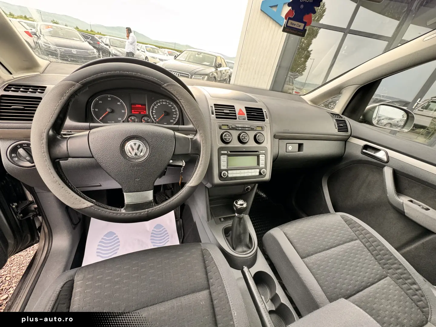 VOLKSWAGEN TOURAN