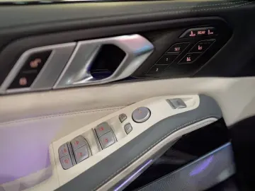 BMW X7 M60i xDrive B&W 23  DAP