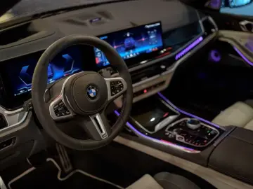 BMW X7 M60i xDrive B&W 23  DAP