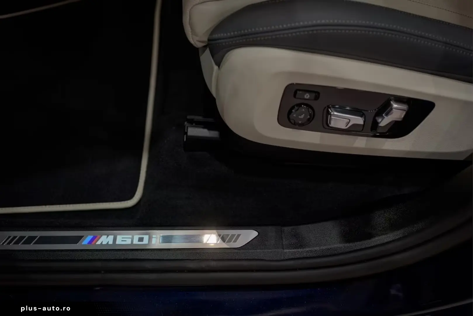 BMW X7 M60i xDrive B&W 23  DAP