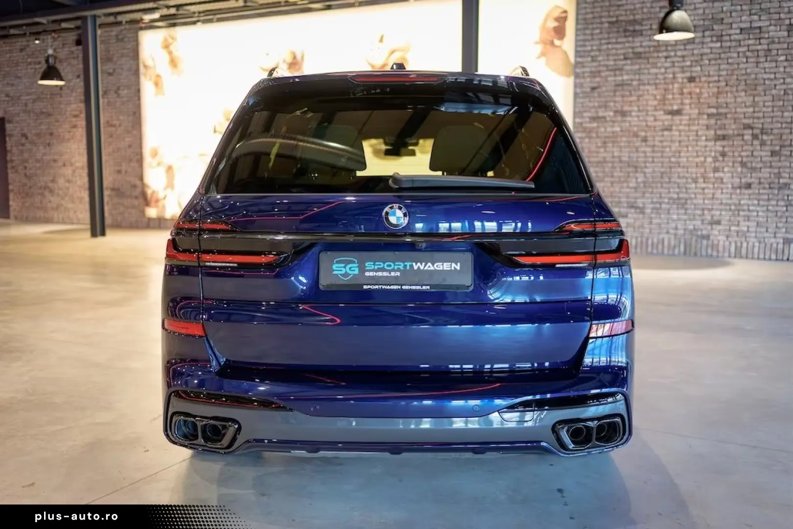 BMW X7 M60i xDrive B&W 23  DAP