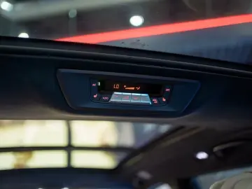 BMW X7 M60i xDrive B&W 23  DAP