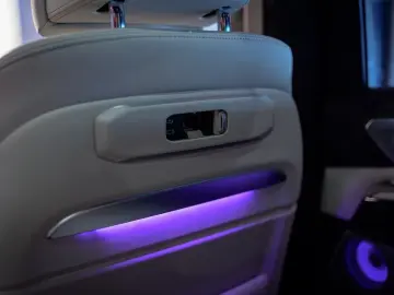 BMW X7 M60i xDrive B&W 23  DAP