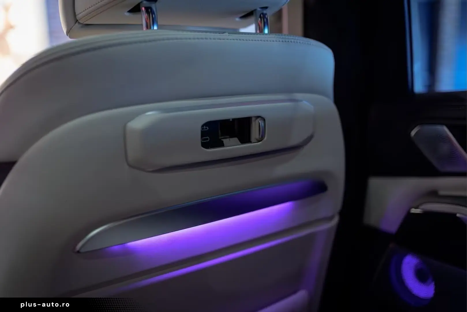 BMW X7 M60i xDrive B&W 23  DAP