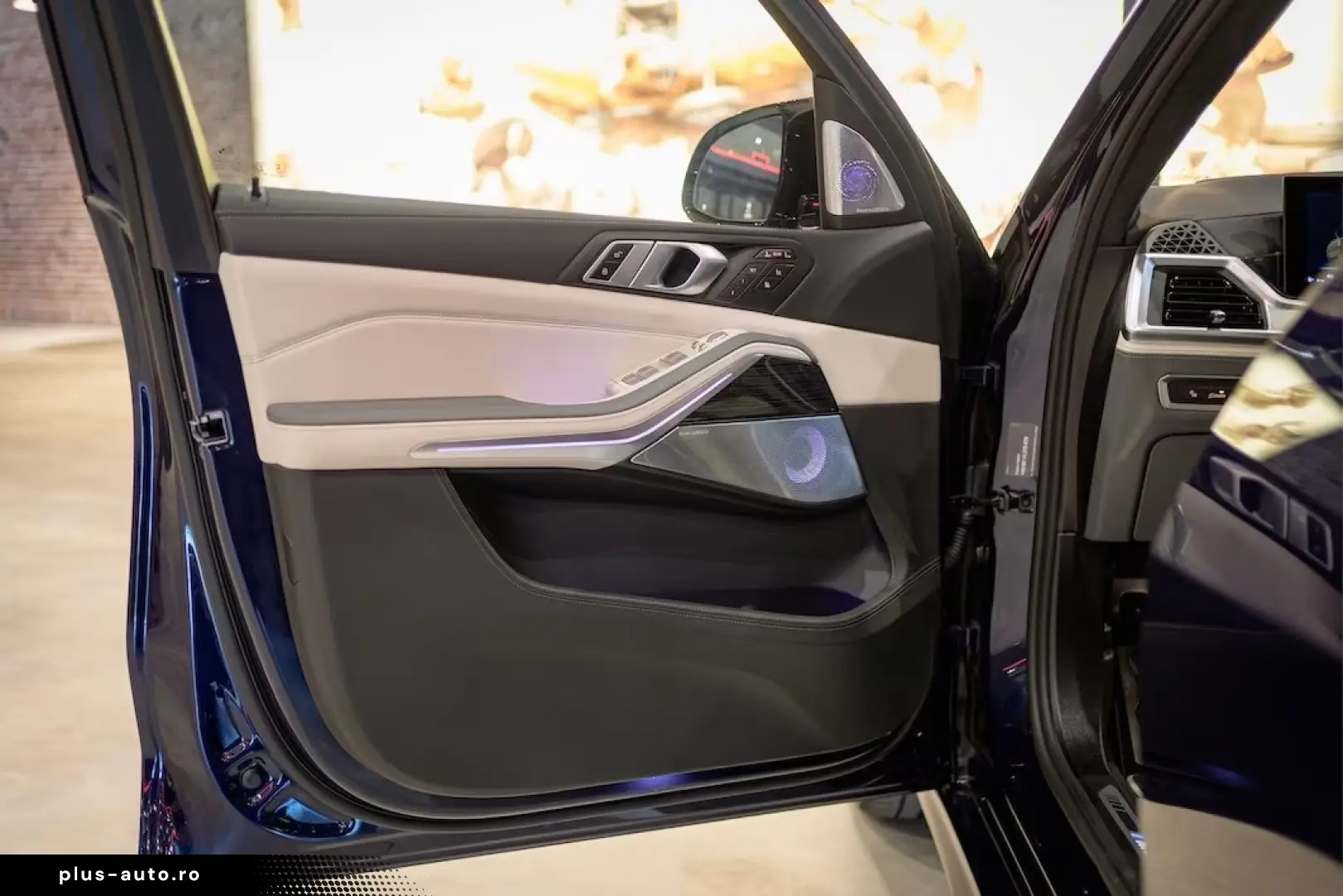 BMW X7 M60i xDrive B&W 23  DAP