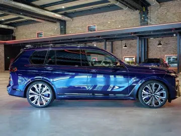 BMW X7 M60i xDrive B&W 23  DAP